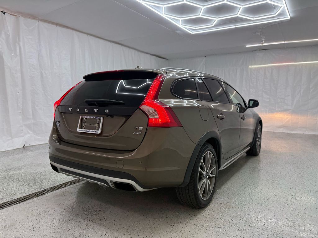 2016 Volvo V60 Image 3