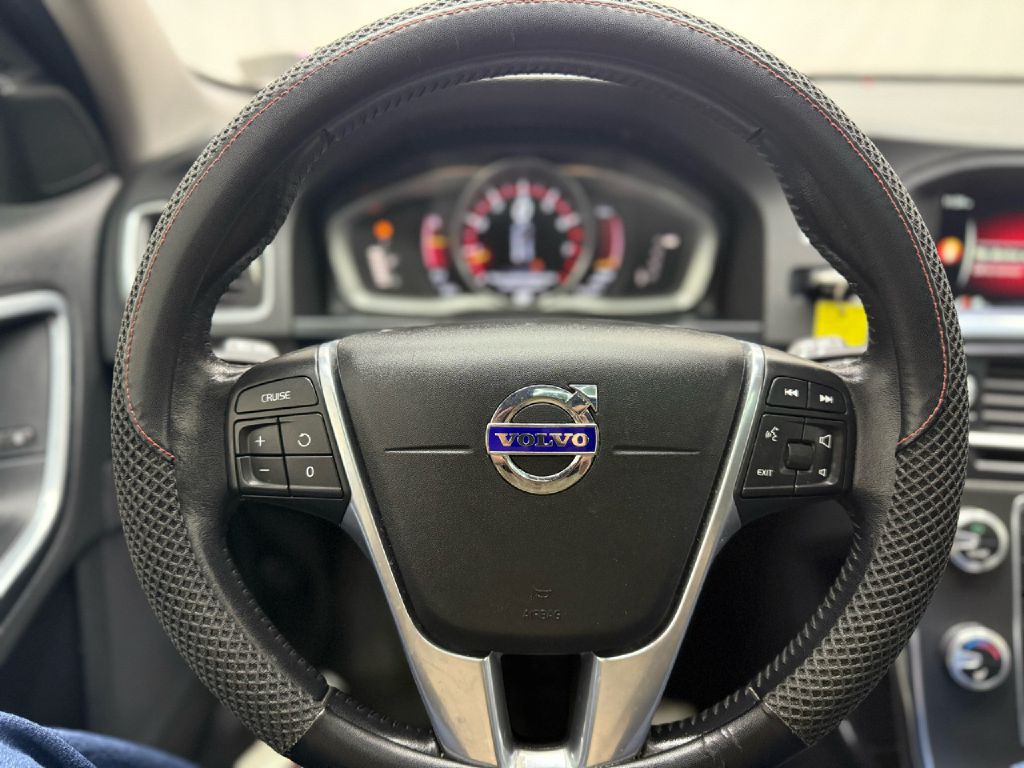 2016 Volvo V60 Image 12