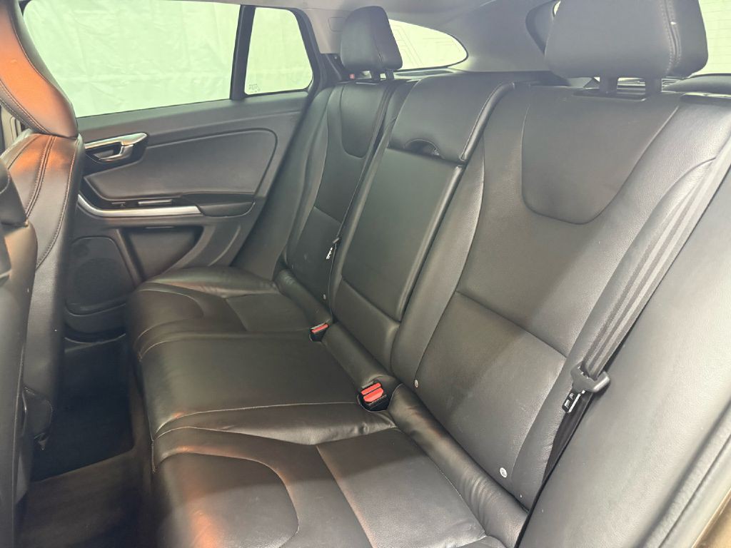 2016 Volvo V60 Image 22