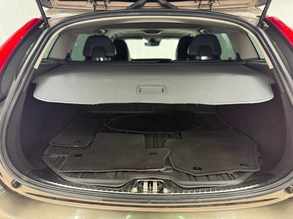 2016 Volvo V60 Image 24