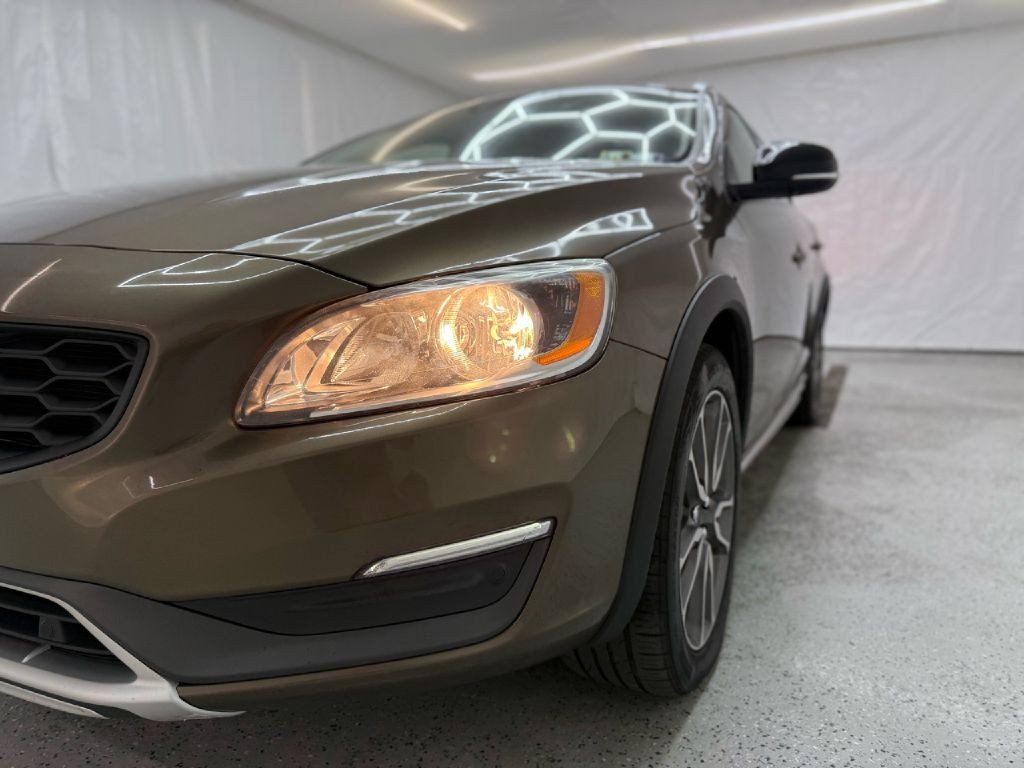 2016 Volvo V60 Image 34