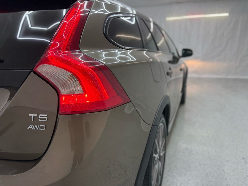 2016 Volvo V60 Image 36