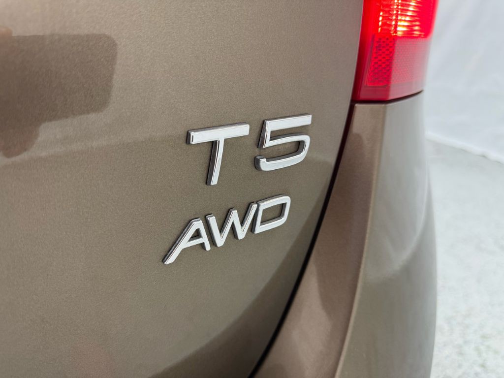 2016 Volvo V60 Image 38