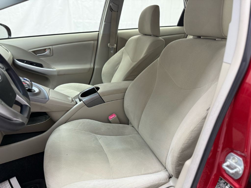 2013 Toyota Prius Image 11