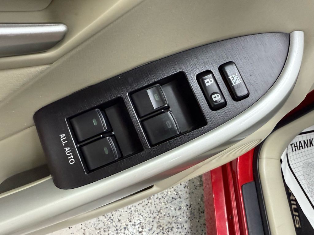 2013 Toyota Prius Image 12