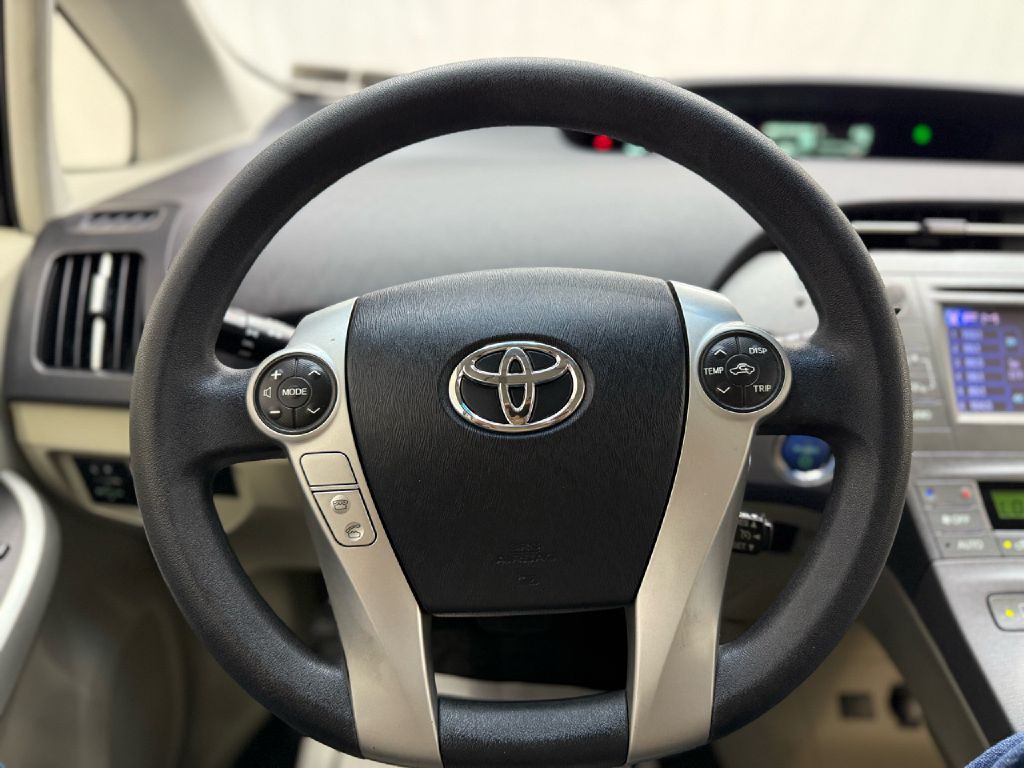 2013 Toyota Prius Image 13