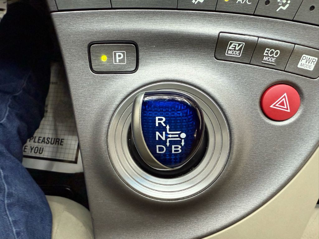 2013 Toyota Prius Image 17