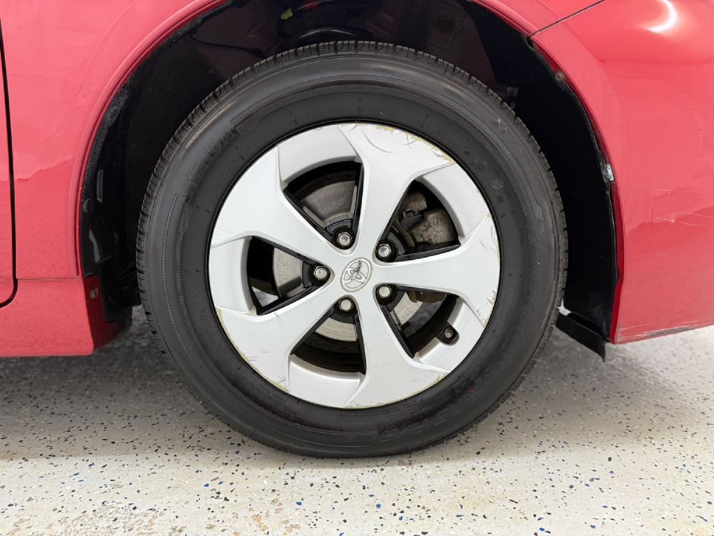 2013 Toyota Prius Image 28