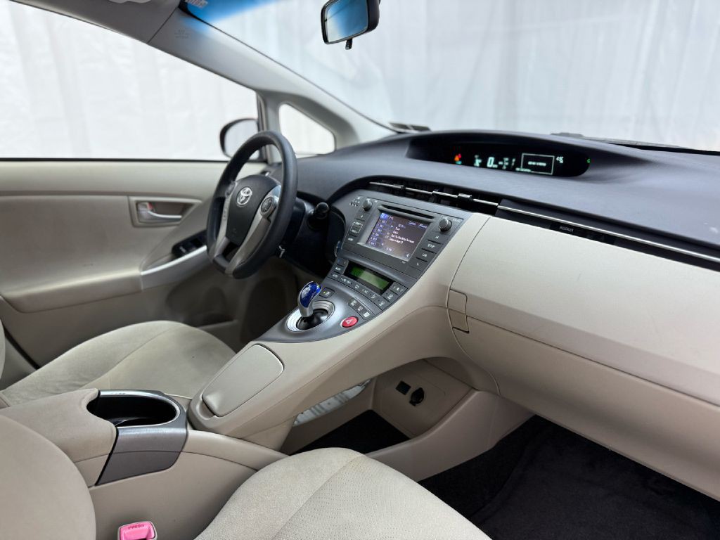 2013 Toyota Prius Image 36