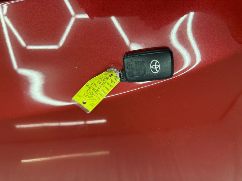 2013 Toyota Prius Image 37