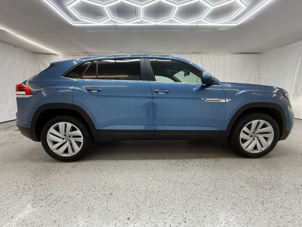 2020 Volkswagen Atlas Cross Sport Image 2