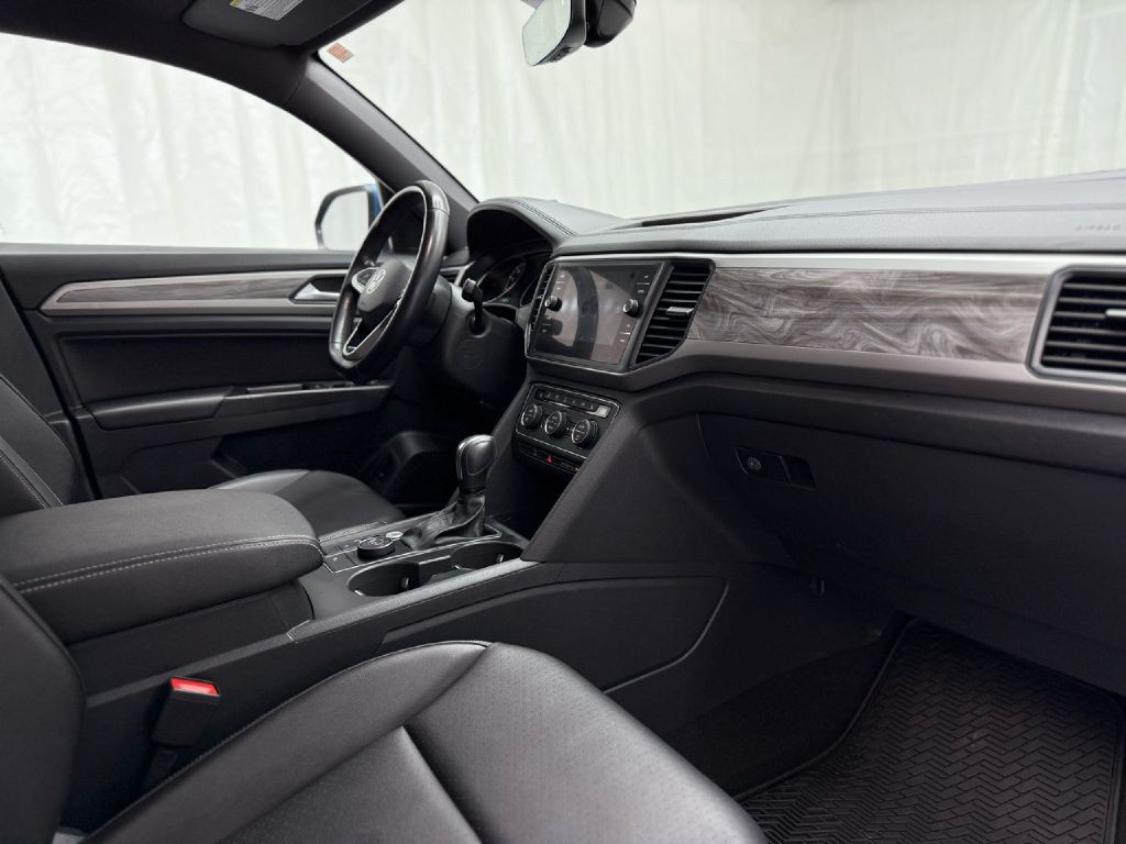 2020 Volkswagen Atlas Cross Sport Image 42
