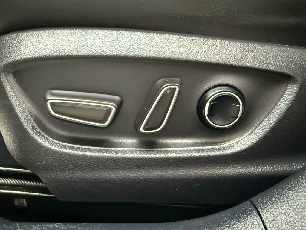 2017 Toyota Prius Image 10