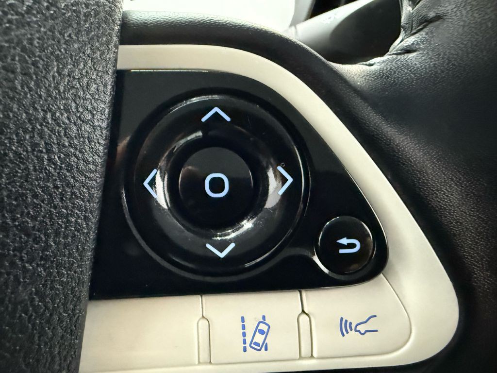 2017 Toyota Prius Image 14