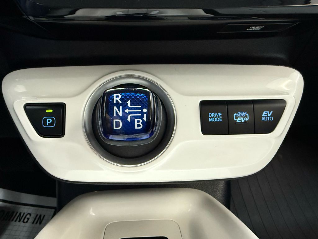 2017 Toyota Prius Image 18