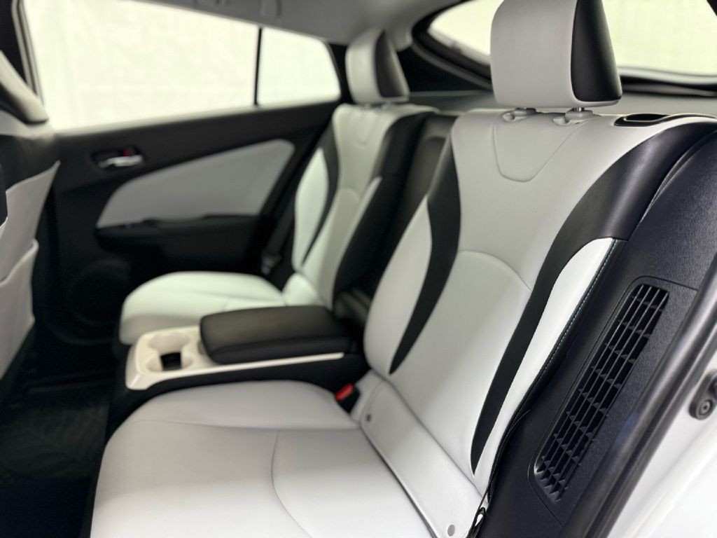 2017 Toyota Prius Image 21