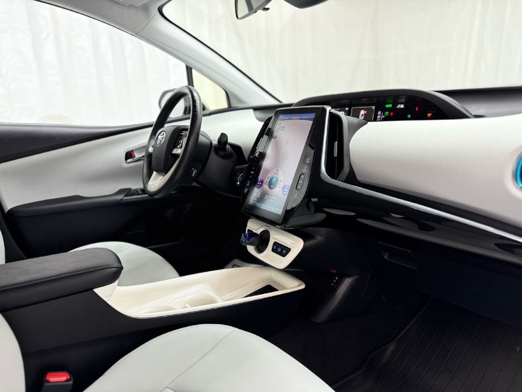 2017 Toyota Prius Image 34
