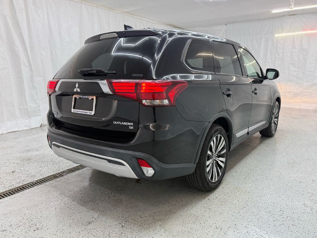 2019 Mitsubishi Outlander Image 3