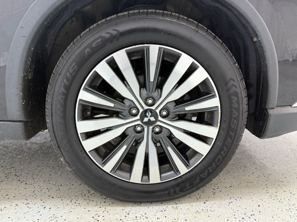 2019 Mitsubishi Outlander Image 32