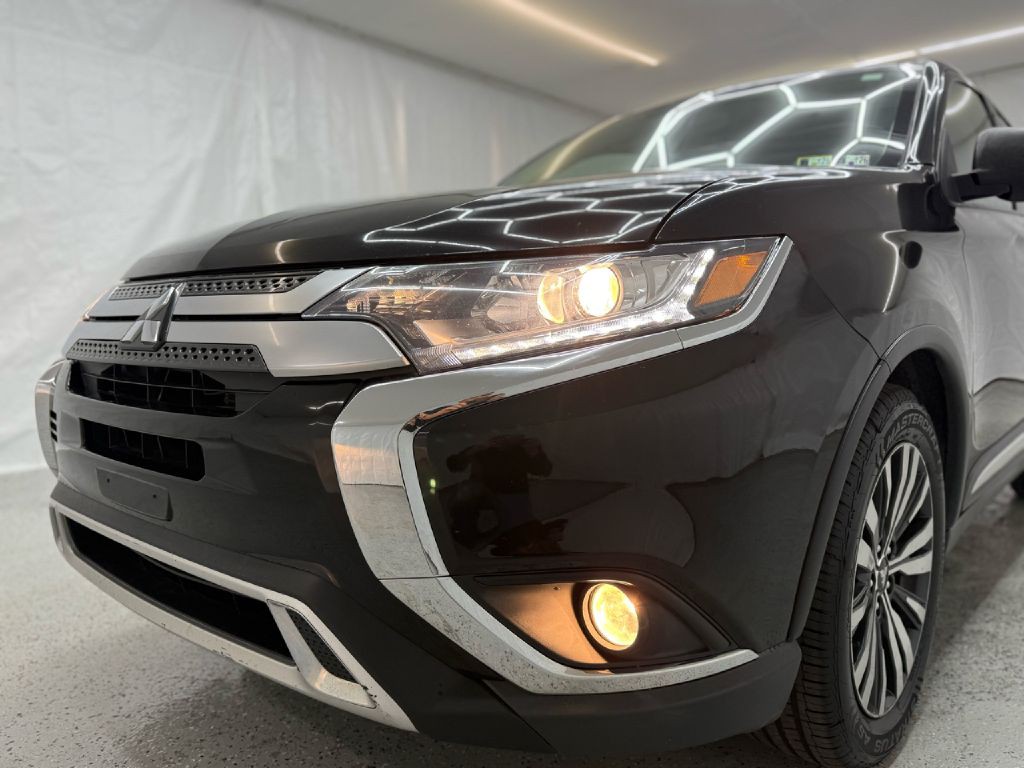 2019 Mitsubishi Outlander Image 35