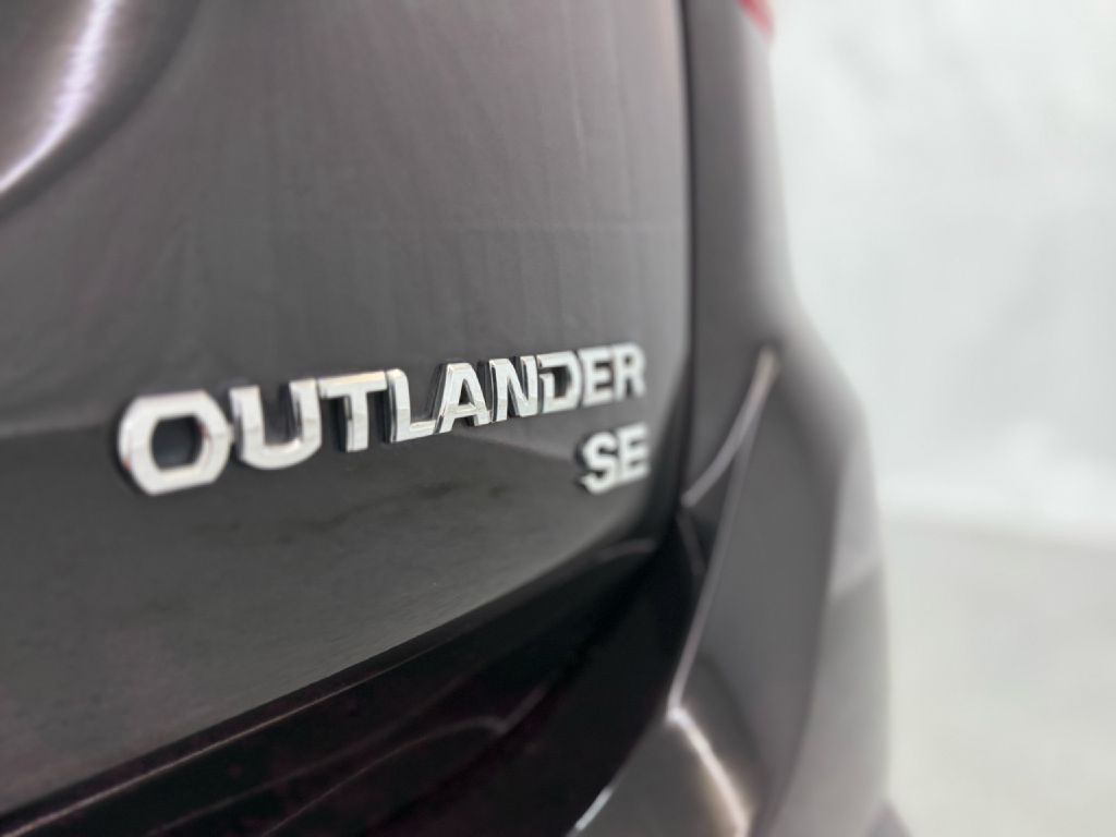 2019 Mitsubishi Outlander Image 39