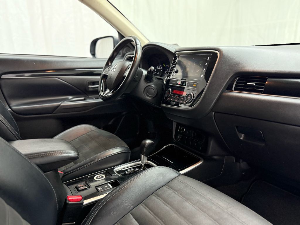 2019 Mitsubishi Outlander Image 40