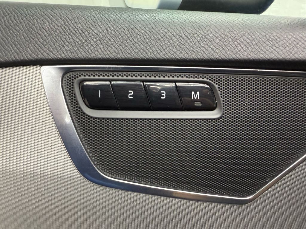2016 Volvo XC90 Image 13