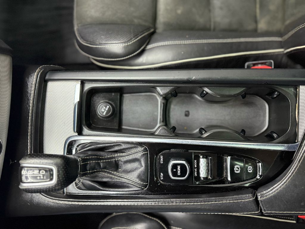 2016 Volvo XC90 Image 22