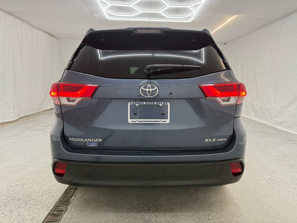 2017 Toyota Highlander Image 4