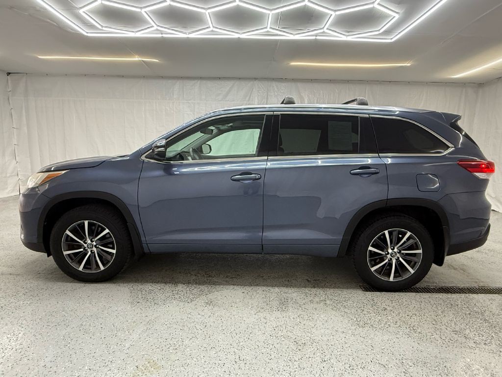 2017 Toyota Highlander Image 6