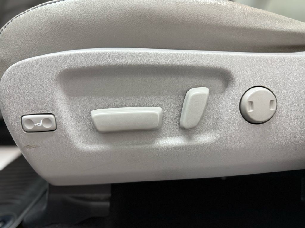 2017 Toyota Highlander Image 10