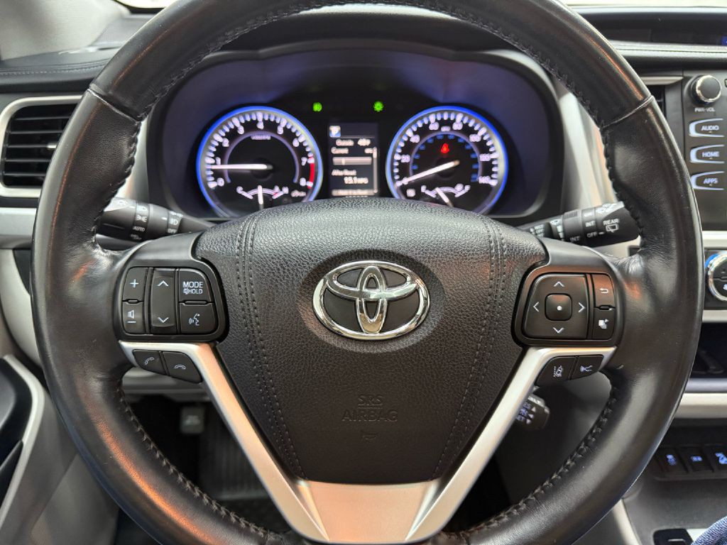 2017 Toyota Highlander Image 13