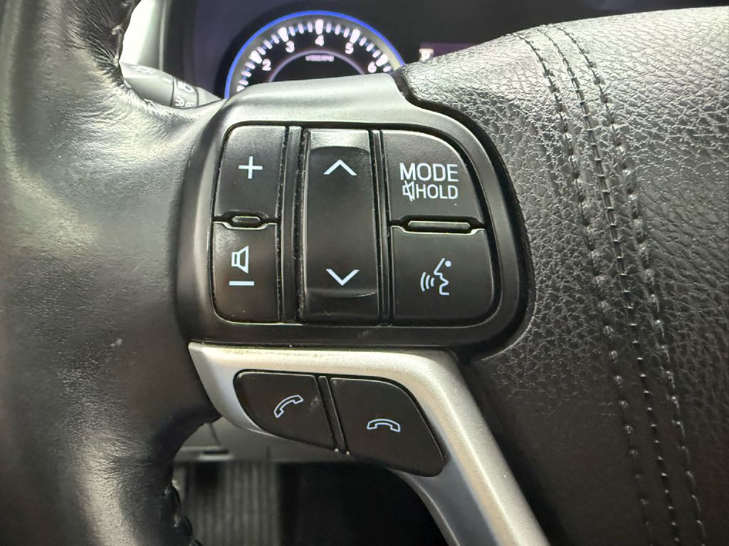 2017 Toyota Highlander Image 14