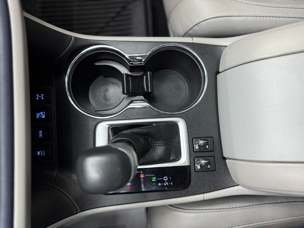 2017 Toyota Highlander Image 22