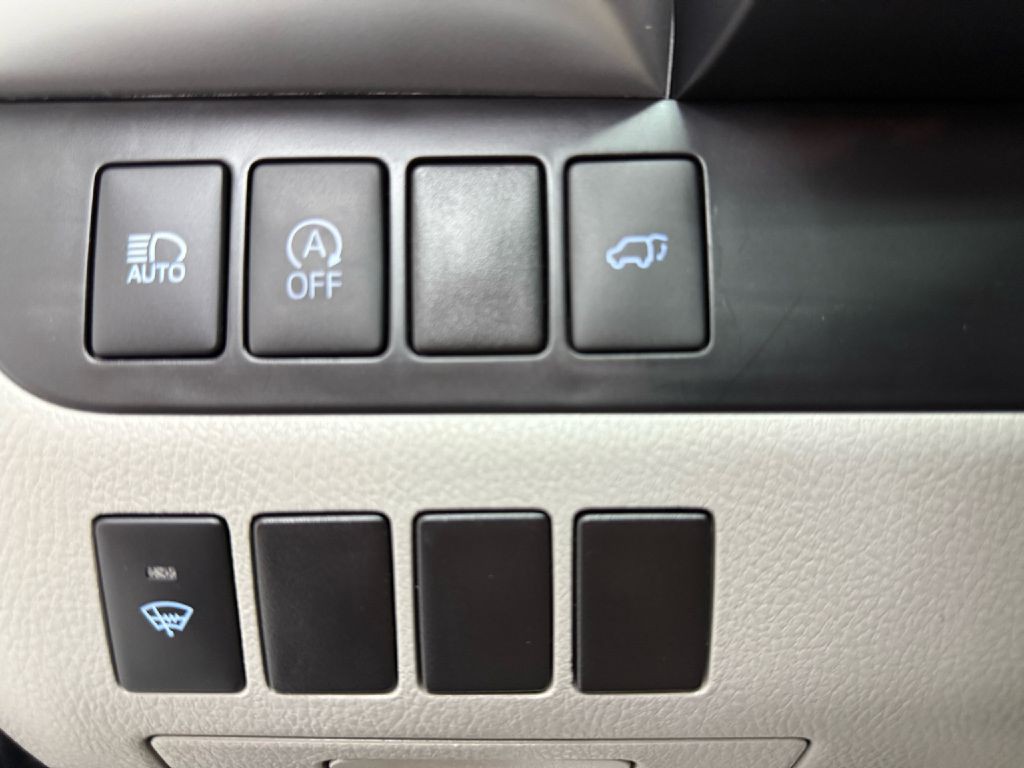 2017 Toyota Highlander Image 25