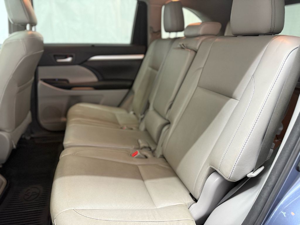 2017 Toyota Highlander Image 26