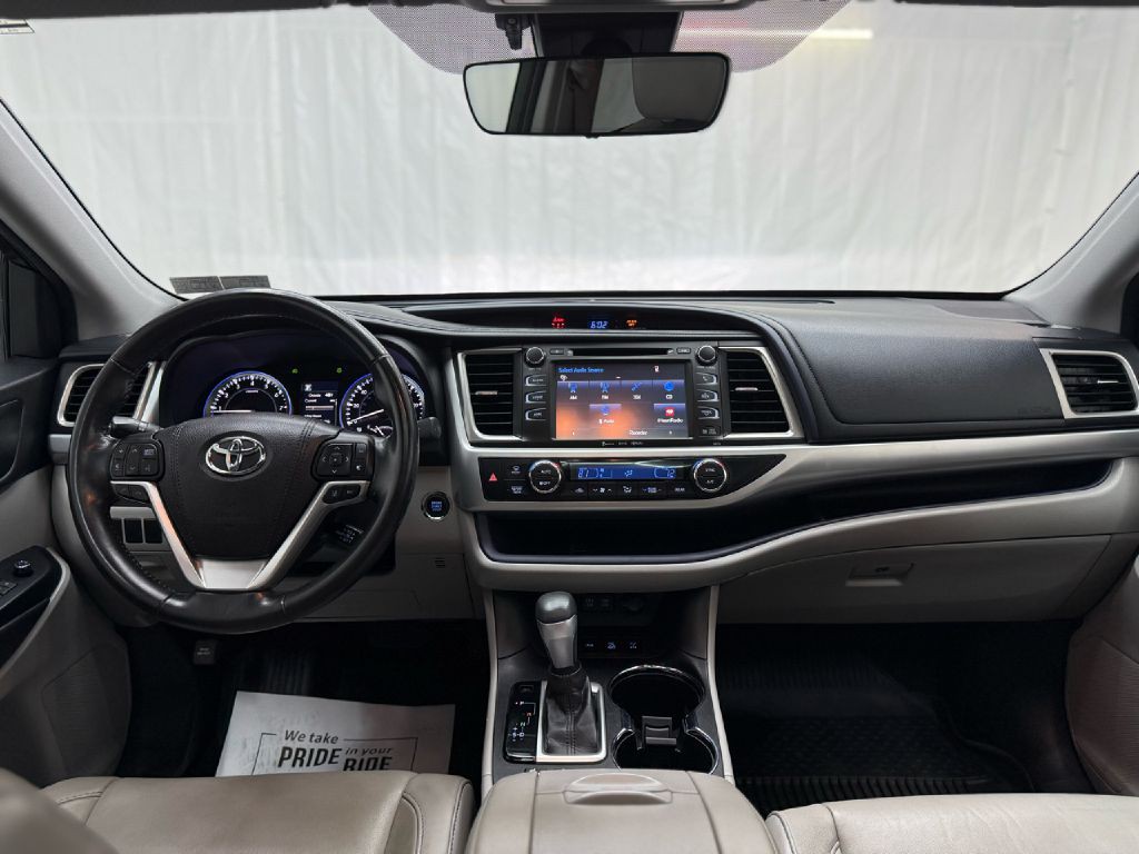 2017 Toyota Highlander Image 27