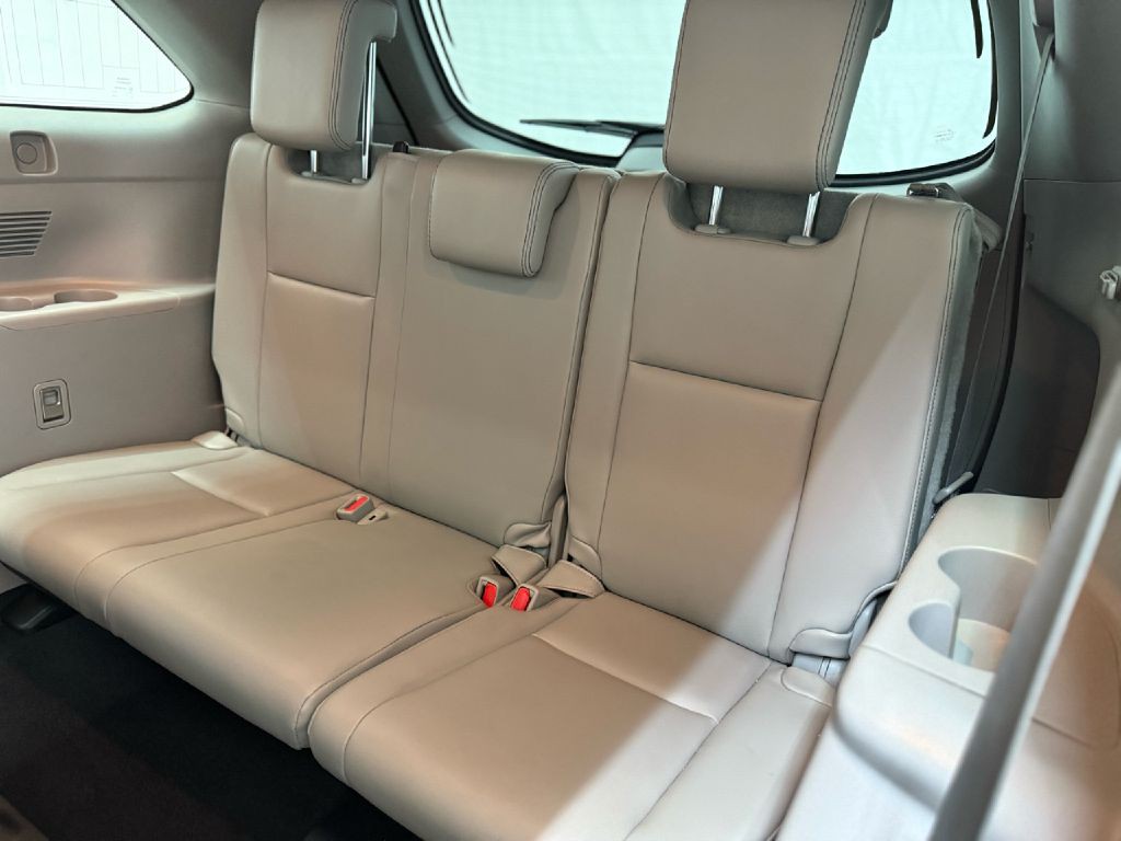 2017 Toyota Highlander Image 28