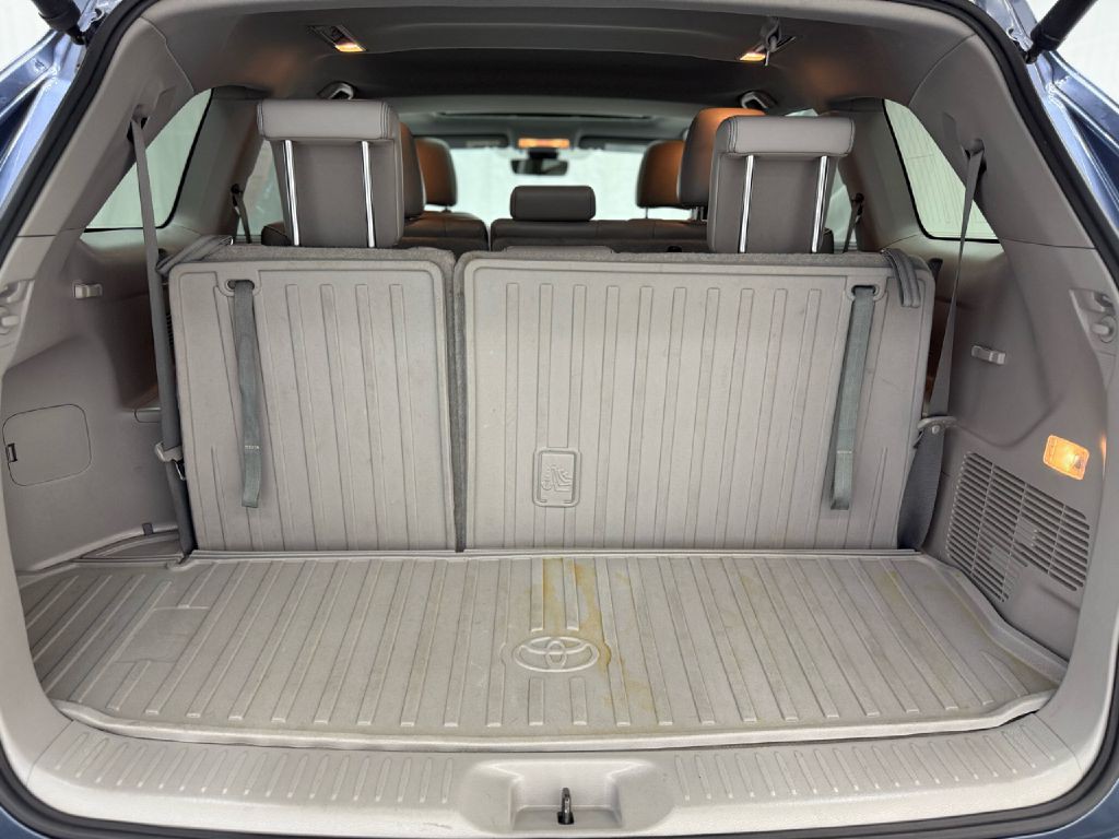 2017 Toyota Highlander Image 29