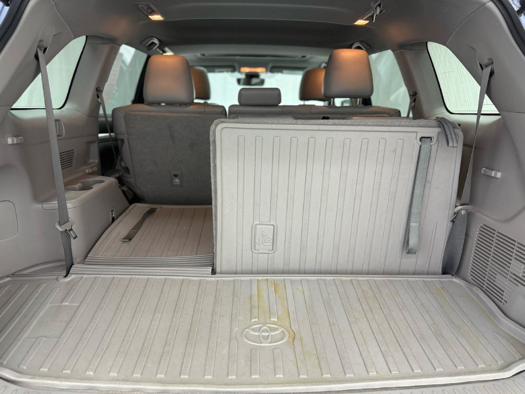 2017 Toyota Highlander Image 30