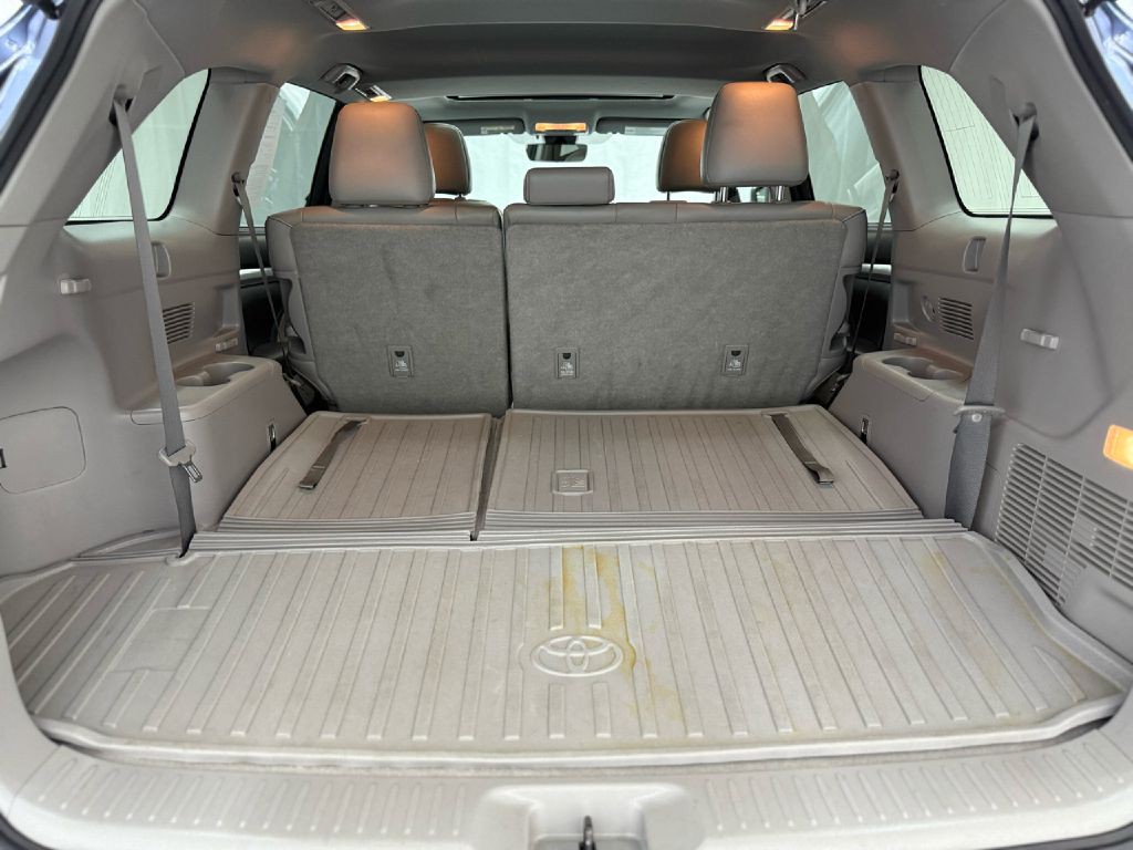 2017 Toyota Highlander Image 31