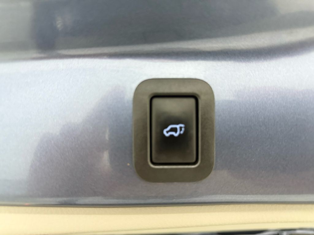 2017 Toyota Highlander Image 32