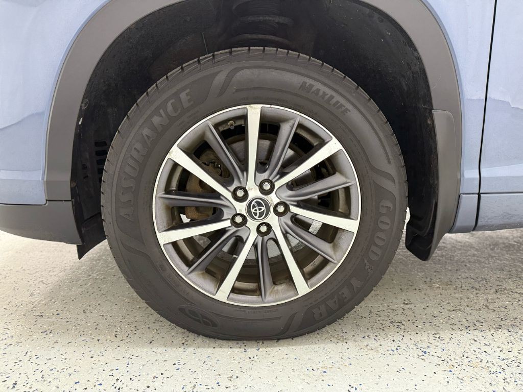 2017 Toyota Highlander Image 33