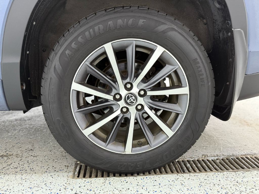 2017 Toyota Highlander Image 35