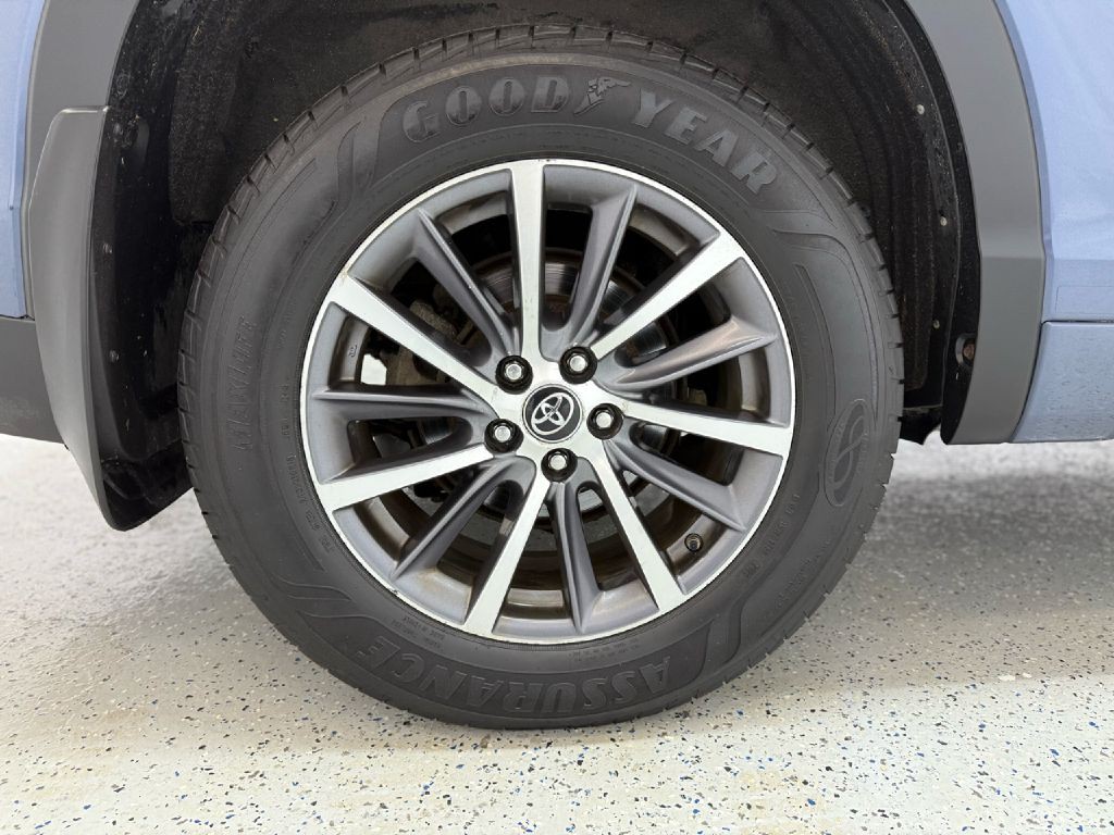 2017 Toyota Highlander Image 36
