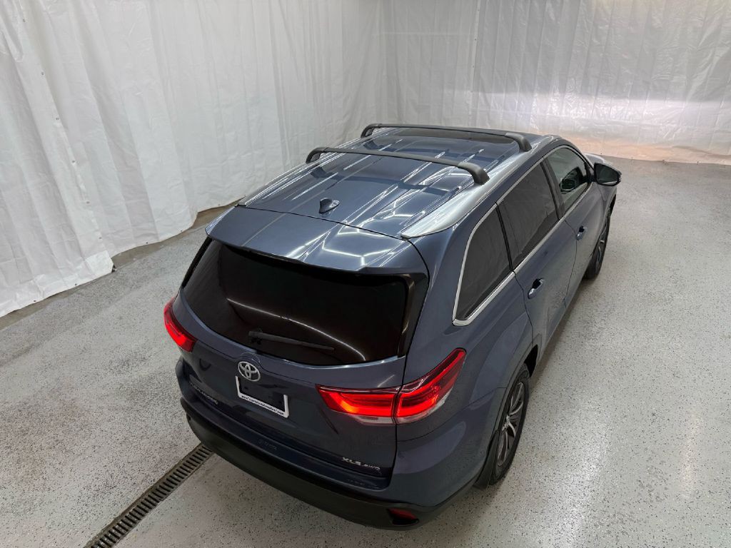 2017 Toyota Highlander Image 39