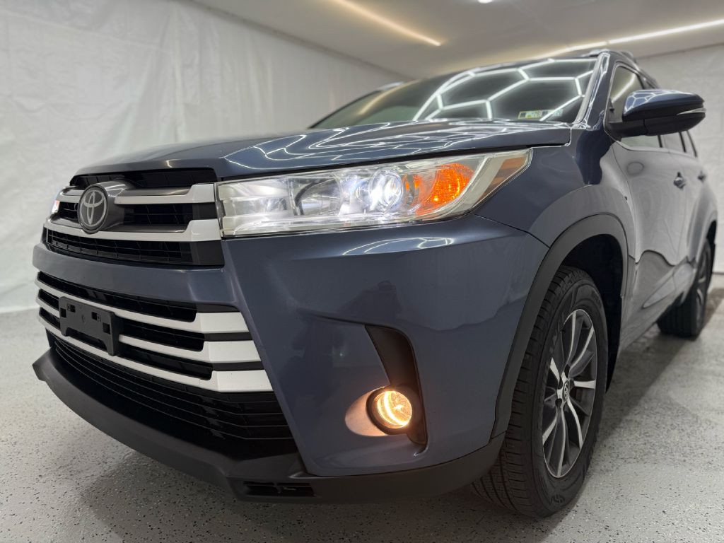 2017 Toyota Highlander Image 40
