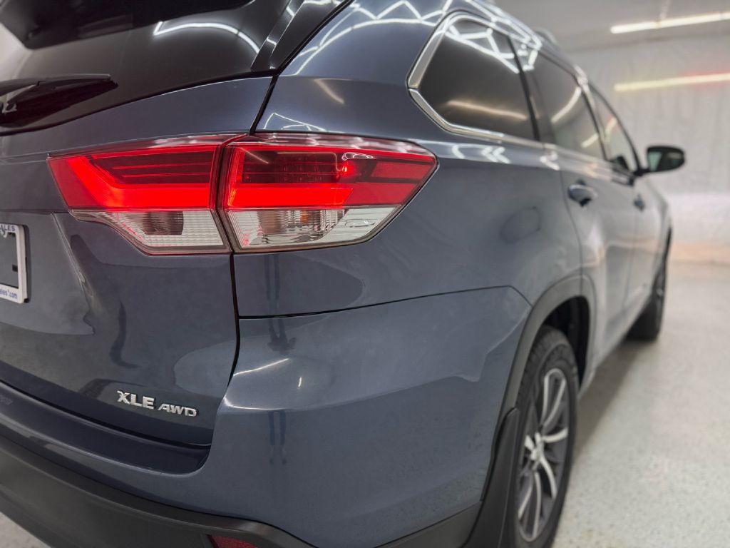 2017 Toyota Highlander Image 42