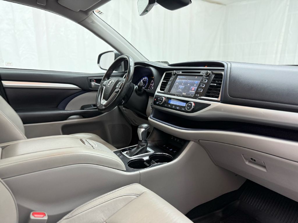 2017 Toyota Highlander Image 45