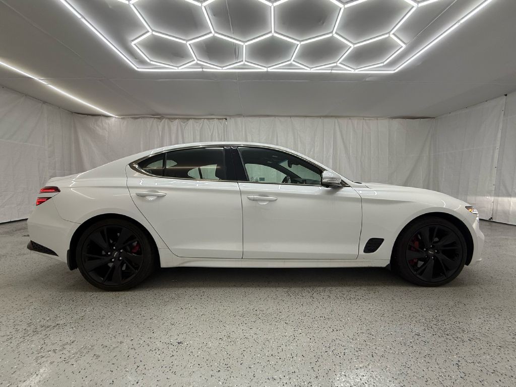 2022 Genesis G70 Image 2